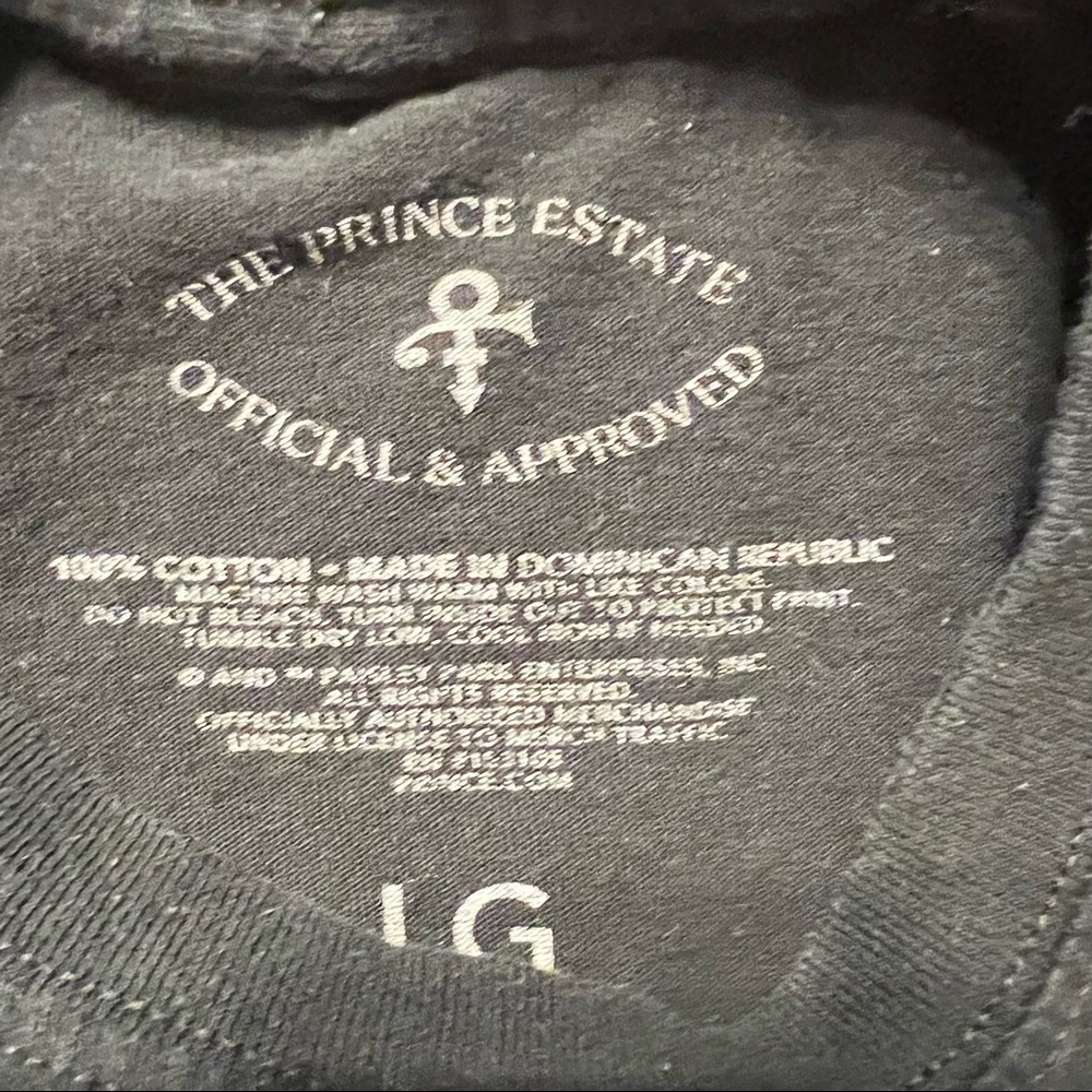 Prince T-Shirt Size large - Picture 3 of 3